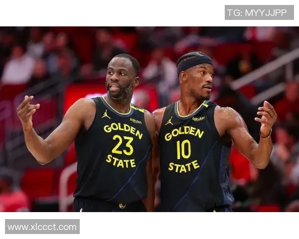 鹈鹕与篮网激战正酣球星对决引发球迷热议与期待